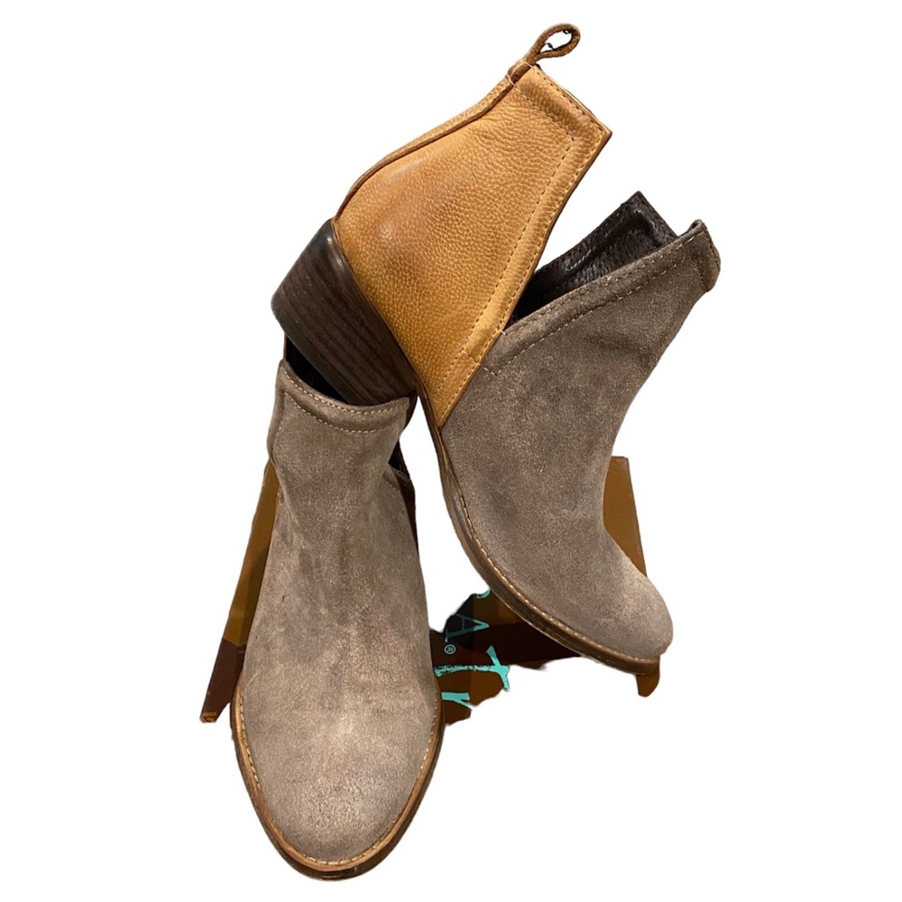 Diba True booties in great condition in dust/ cognac color in original box
